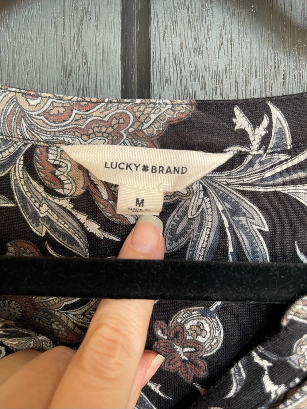 Lucky Brand Floral Paisley Border Print Henley Boho Blouse M - Picture 4 of 4